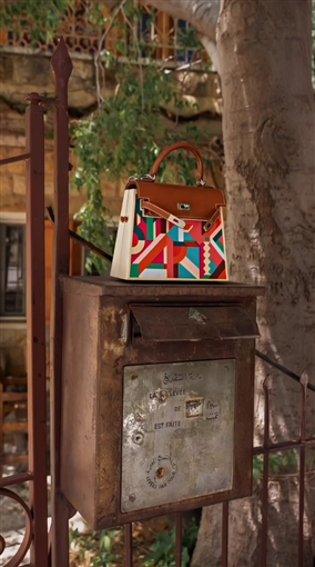  شرطة_الموضة: جومانا مراد بإطلالة مليونية في أحدث جلسة تصوير بدلة من Prada وحقيبة إصدار محدود من Herm s