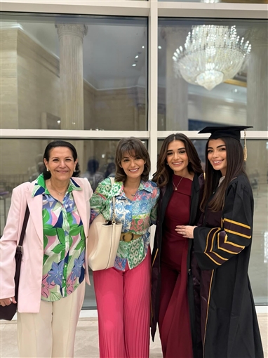 20 صورة من حفل تخرج ملك وليلى أحمد زاهر