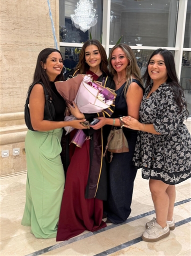 20 صورة من حفل تخرج ملك وليلى أحمد زاهر