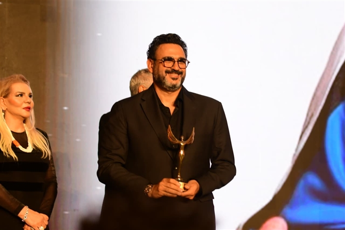 أكرم حسني وأحمد زاهر ومحمد الشرنوبي من بينهم ... نجوم الفن يتألقون خلال تكريمهم في مهرجان الفضائيات العربية