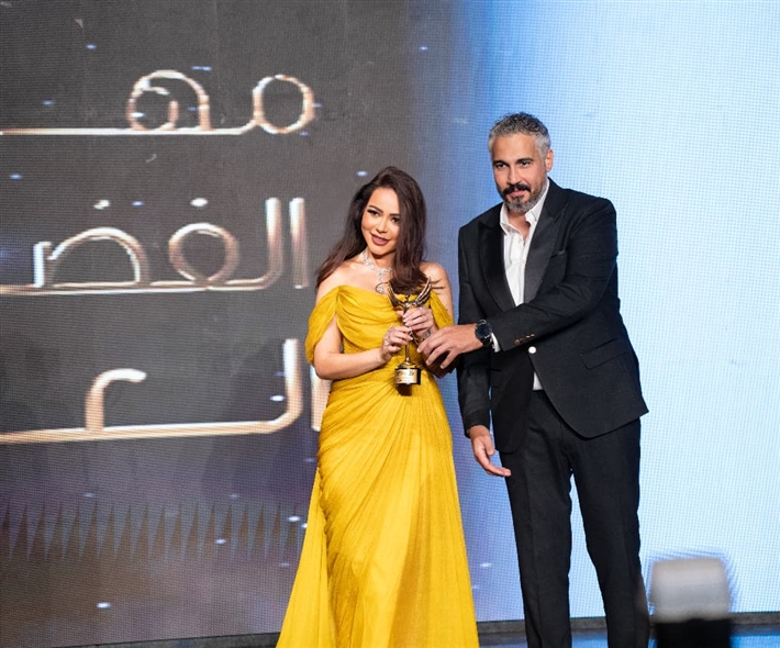  شرطة_الموضة: أسما إبراهيم بفستان أصفر أنيق سعره 153 ألف جنيها وساعة مرصعة بالماسات في مهرجان الفضائيات العربية