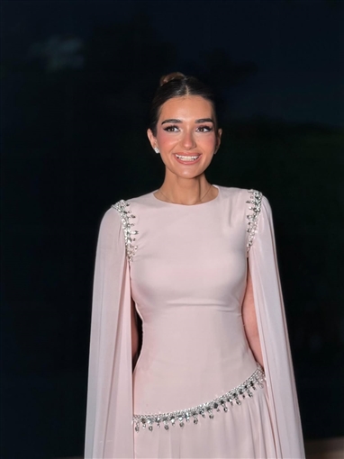 ملك أحمد زاهر بفستان وردي مطرز بكريستالات في حفل جوائز الفضائيات العربية