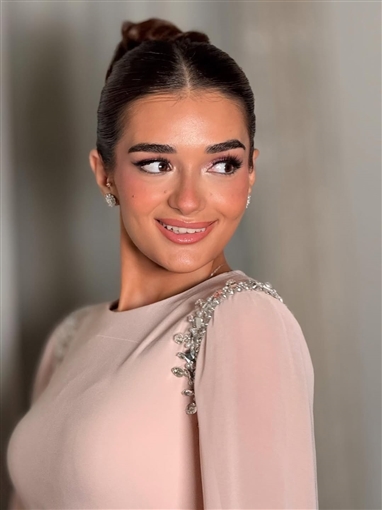 ملك أحمد زاهر بفستان وردي مطرز بكريستالات في حفل جوائز الفضائيات العربية