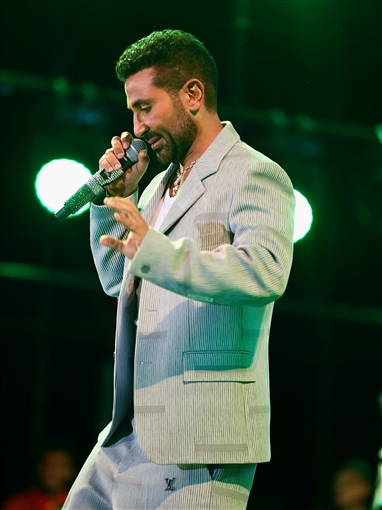 أحمد سعد وأصالة يشعلان أجواء الاحتفال باليوم الوطني السعودي في مراسي