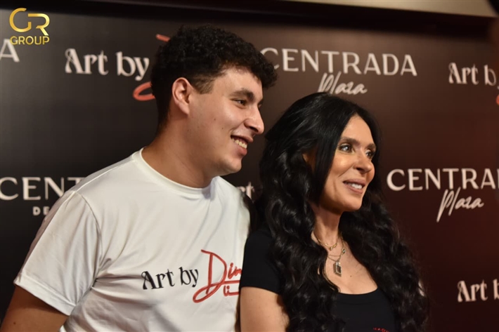 إلهام شاهين وبسمة وبوسي شلبي من بينهم وظهور نادر لابنها النجوم يحتفلون مع دينا بافتتاح مدرسة الرقص