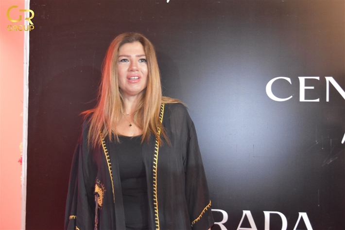 إلهام شاهين وبسمة وبوسي شلبي من بينهم وظهور نادر لابنها النجوم يحتفلون مع دينا بافتتاح مدرسة الرقص