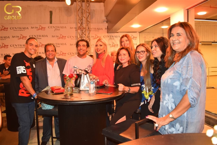 إلهام شاهين وبسمة وبوسي شلبي من بينهم وظهور نادر لابنها النجوم يحتفلون مع دينا بافتتاح مدرسة الرقص