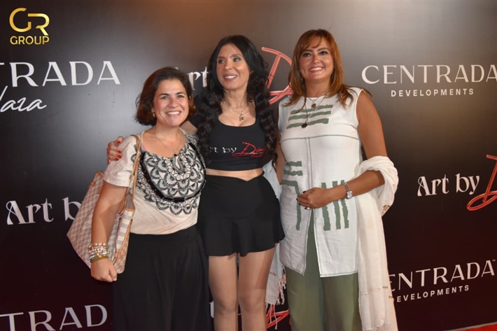 إلهام شاهين وبسمة وبوسي شلبي من بينهم وظهور نادر لابنها النجوم يحتفلون مع دينا بافتتاح مدرسة الرقص