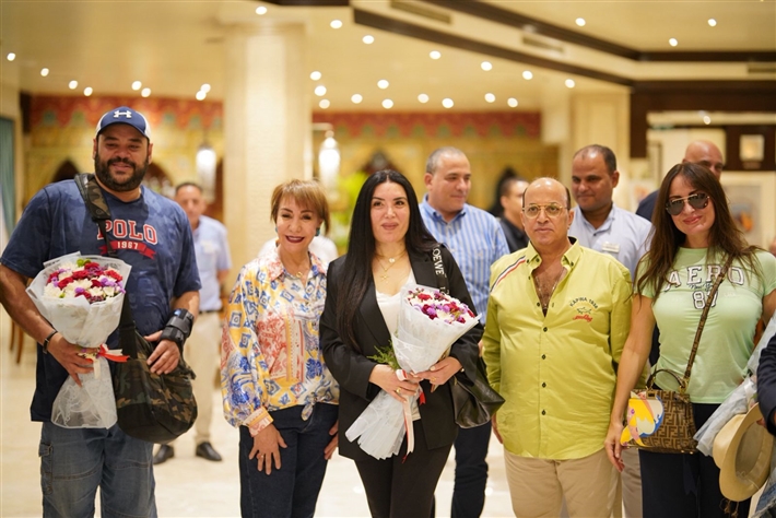 وصول النجوم نيرمين الفقي ومحمد ممدوح وعبير صبري إلى الغردقة للمشاركة في النسخة الثالثة لمهرجان الغردقة لسينما الشباب