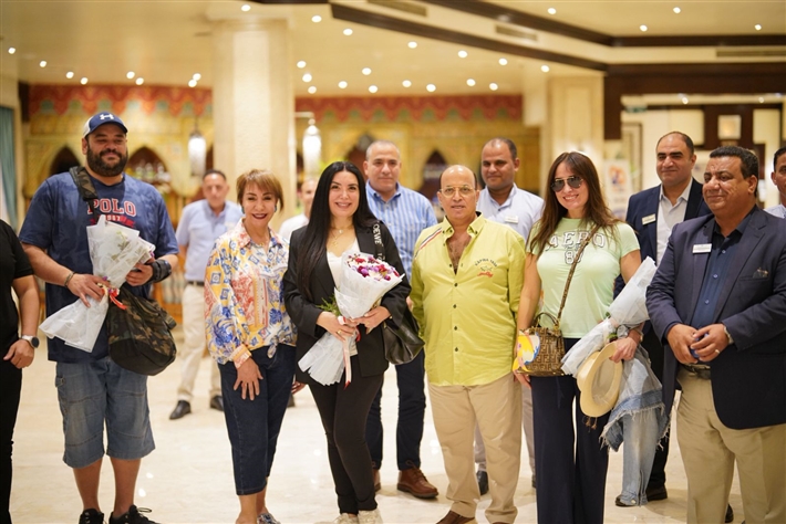 وصول النجوم نيرمين الفقي ومحمد ممدوح وعبير صبري إلى الغردقة للمشاركة في النسخة الثالثة لمهرجان الغردقة لسينما الشباب