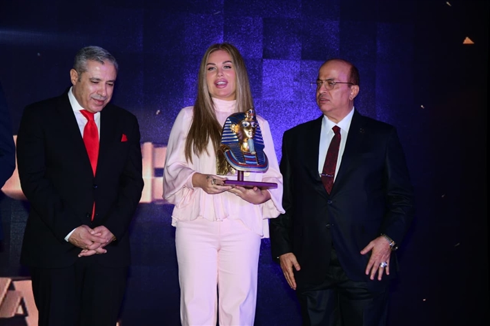 تكريم غادة عادل ومحمد ممدوح ونيكول سابا بحضور النجوم في حفل افتتاح مهرجان الغردقة لسينما الشباب