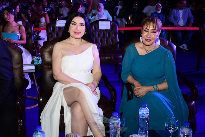 تكريم غادة عادل ومحمد ممدوح ونيكول سابا بحضور النجوم في حفل افتتاح مهرجان الغردقة لسينما الشباب