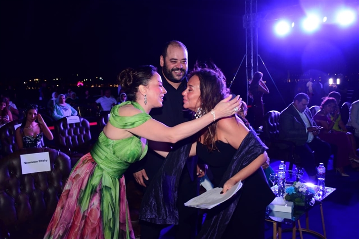 تكريم غادة عادل ومحمد ممدوح ونيكول سابا بحضور النجوم في حفل افتتاح مهرجان الغردقة لسينما الشباب