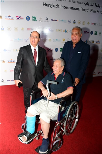 تكريم غادة عادل ومحمد ممدوح ونيكول سابا بحضور النجوم في حفل افتتاح مهرجان الغردقة لسينما الشباب