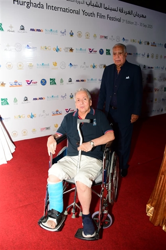 تكريم غادة عادل ومحمد ممدوح ونيكول سابا بحضور النجوم في حفل افتتاح مهرجان الغردقة لسينما الشباب