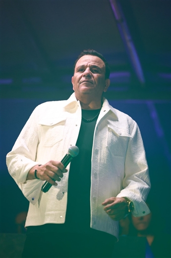 محمد فؤاد يتألق بأغانيه الرومانسية في حفل جماهيري ضخم على كورنيش النيل