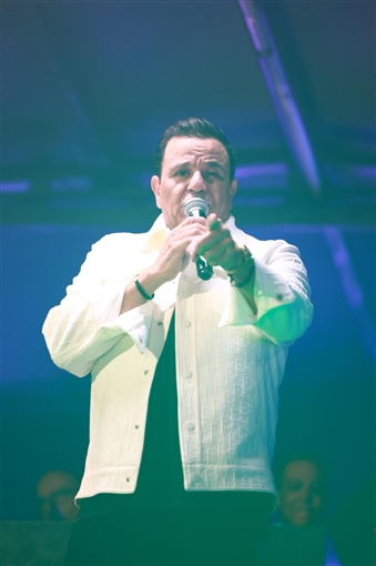 محمد فؤاد يتألق بأغانيه الرومانسية في حفل جماهيري ضخم على كورنيش النيل