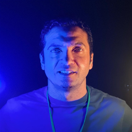 طليق ابنة فنان شهير بدأ مع خالد يوسف وعمل مساعد مخرج في 6 أعمال للزعيم عادل إمام وكان له تجارب بالتمثيل 10 معلومات عن أحمد جمال أحدث أزواج رانيا يوسف