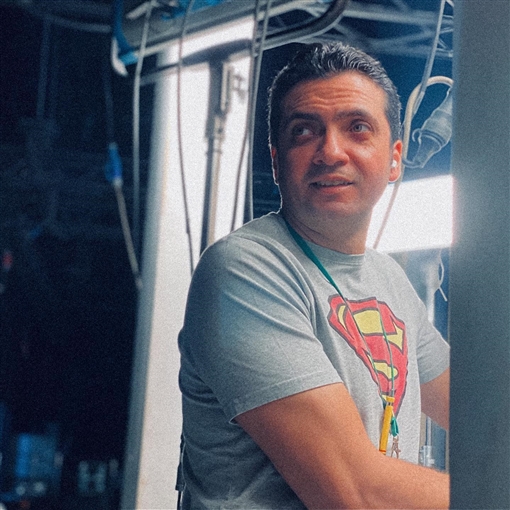 طليق ابنة فنان شهير بدأ مع خالد يوسف وعمل مساعد مخرج في 6 أعمال للزعيم عادل إمام وكان له تجارب بالتمثيل 10 معلومات عن أحمد جمال أحدث أزواج رانيا يوسف