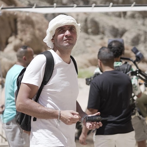 طليق ابنة فنان شهير بدأ مع خالد يوسف وعمل مساعد مخرج في 6 أعمال للزعيم عادل إمام وكان له تجارب بالتمثيل 10 معلومات عن أحمد جمال أحدث أزواج رانيا يوسف