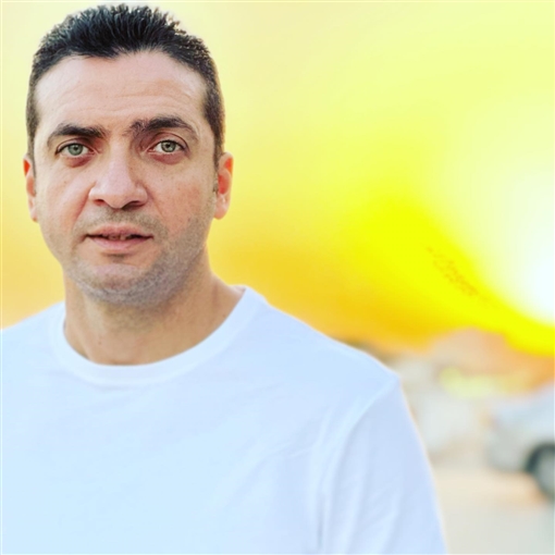 طليق ابنة فنان شهير بدأ مع خالد يوسف وعمل مساعد مخرج في 6 أعمال للزعيم عادل إمام وكان له تجارب بالتمثيل 10 معلومات عن أحمد جمال أحدث أزواج رانيا يوسف