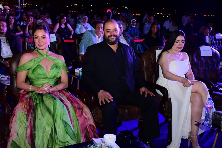  شرطة_الموضة: نرمين الفقي بفستان شيفون مفتوح من منطقة الصدر في افتتاح مهرجان الغردقة لسينما الشباب سعره 52 ألف جنيه