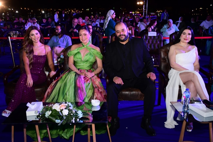  شرطة_الموضة: نرمين الفقي بفستان شيفون مفتوح من منطقة الصدر في افتتاح مهرجان الغردقة لسينما الشباب سعره 52 ألف جنيه