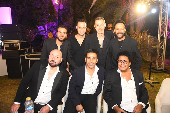 محمد منير يحتفل بحفل زفاف ابن شقيقته بحضور أحمد الشامي وأحمد عصام