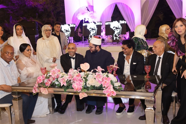 محمد منير يحتفل بحفل زفاف ابن شقيقته بحضور أحمد الشامي وأحمد عصام
