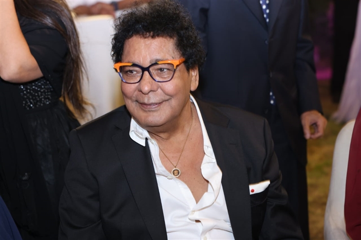 محمد منير يحتفل بحفل زفاف ابن شقيقته بحضور أحمد الشامي وأحمد عصام