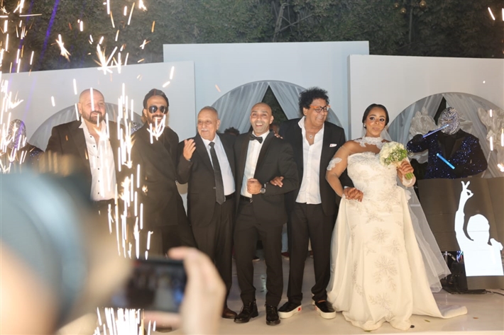 محمد منير يحتفل بحفل زفاف ابن شقيقته بحضور أحمد الشامي وأحمد عصام