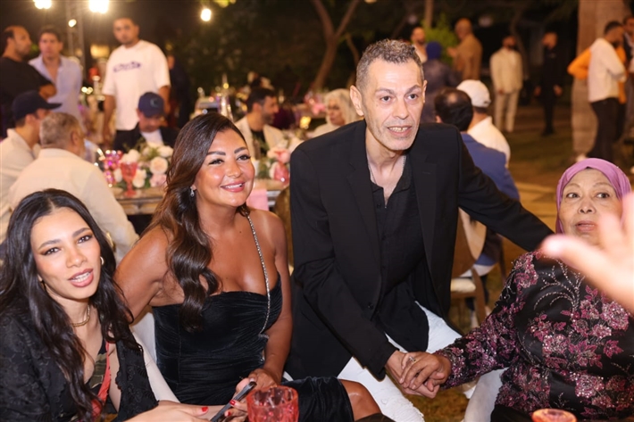 محمد منير يحتفل بحفل زفاف ابن شقيقته بحضور أحمد الشامي وأحمد عصام