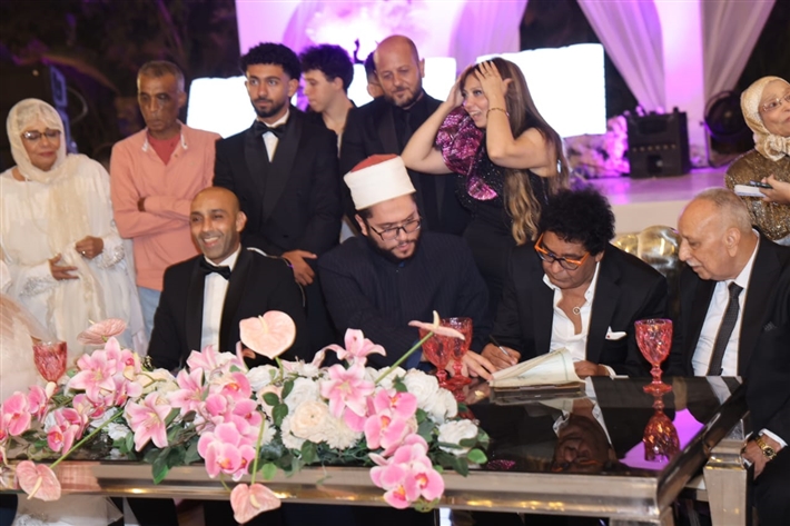 محمد منير يحتفل بحفل زفاف ابن شقيقته بحضور أحمد الشامي وأحمد عصام