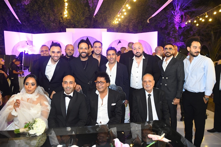 محمد منير يحتفل بحفل زفاف ابن شقيقته بحضور أحمد الشامي وأحمد عصام