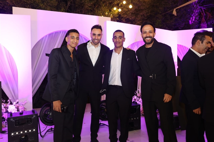 محمد منير يحتفل بحفل زفاف ابن شقيقته بحضور أحمد الشامي وأحمد عصام