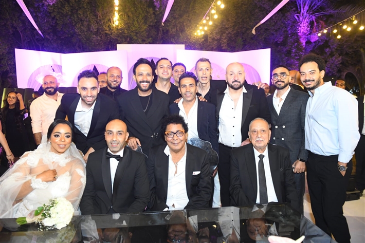 محمد منير يحتفل بحفل زفاف ابن شقيقته بحضور أحمد الشامي وأحمد عصام