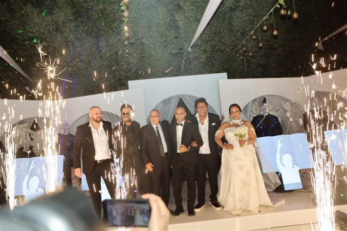 محمد منير يحتفل بحفل زفاف ابن شقيقته بحضور أحمد الشامي وأحمد عصام