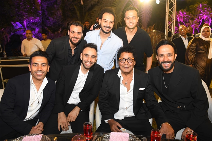 محمد منير يحتفل بحفل زفاف ابن شقيقته بحضور أحمد الشامي وأحمد عصام