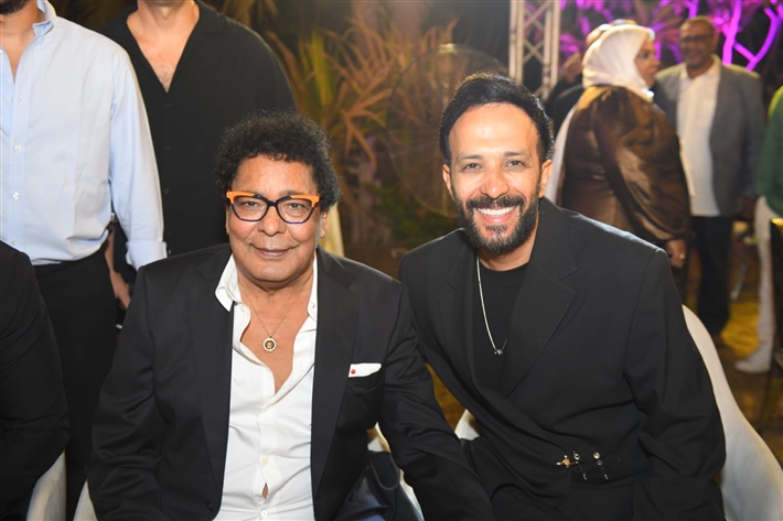 محمد منير يحتفل بحفل زفاف ابن شقيقته بحضور أحمد الشامي وأحمد عصام