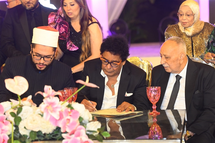 محمد منير يحتفل بحفل زفاف ابن شقيقته بحضور أحمد الشامي وأحمد عصام