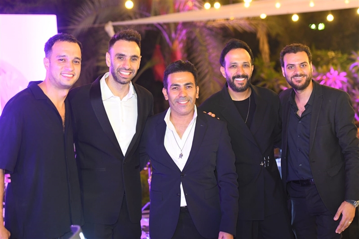 محمد منير يحتفل بحفل زفاف ابن شقيقته بحضور أحمد الشامي وأحمد عصام