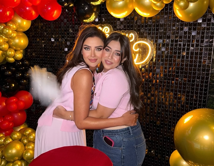 17 صورة من عيد ميلاد رضوى الشربيني الـ44 ياسمين عبد العزيز ضمن الحضور