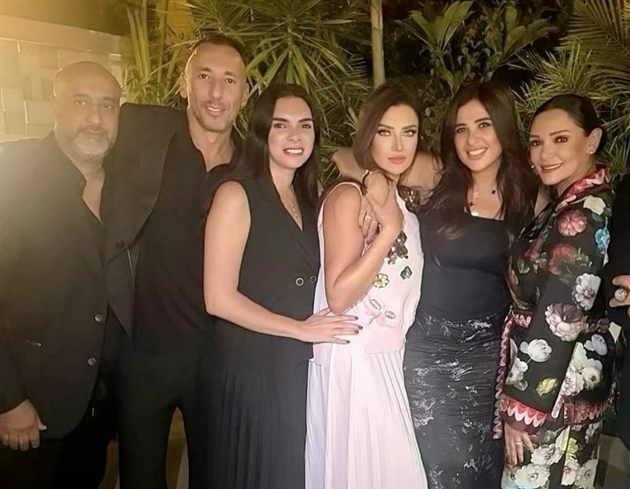 17 صورة من عيد ميلاد رضوى الشربيني الـ44 ياسمين عبد العزيز ضمن الحضور