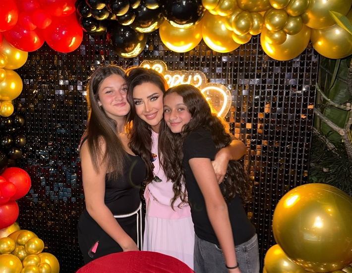 17 صورة من عيد ميلاد رضوى الشربيني الـ44 ياسمين عبد العزيز ضمن الحضور