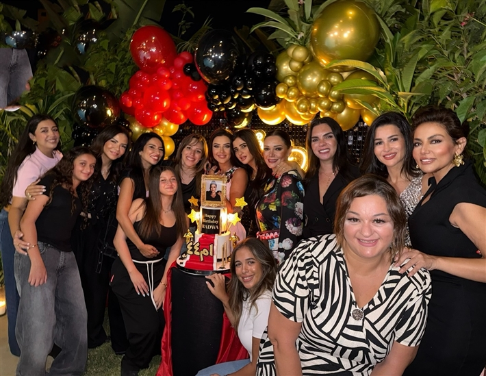 17 صورة من عيد ميلاد رضوى الشربيني الـ44 ياسمين عبد العزيز ضمن الحضور