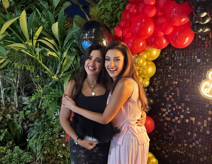 17 صورة من عيد ميلاد رضوى الشربيني الـ44 ياسمين عبد العزيز ضمن الحضور