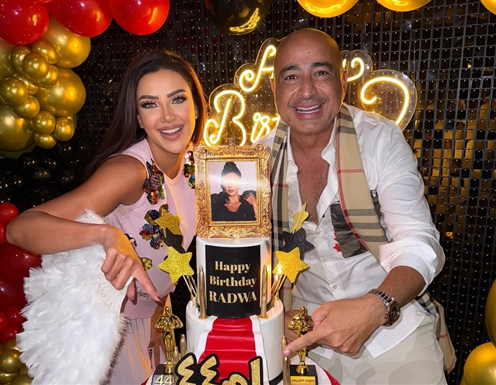 17 صورة من عيد ميلاد رضوى الشربيني الـ44 ياسمين عبد العزيز ضمن الحضور