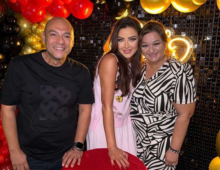 17 صورة من عيد ميلاد رضوى الشربيني الـ44 ياسمين عبد العزيز ضمن الحضور