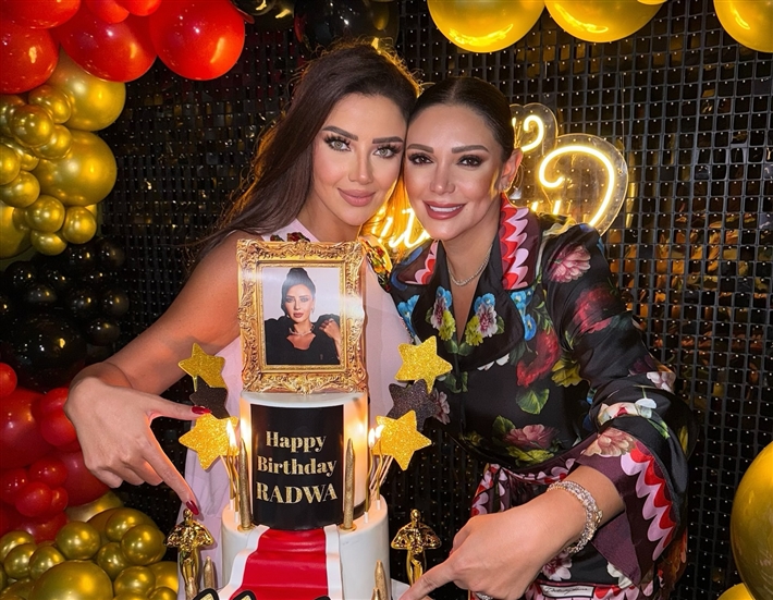 17 صورة من عيد ميلاد رضوى الشربيني الـ44 ياسمين عبد العزيز ضمن الحضور