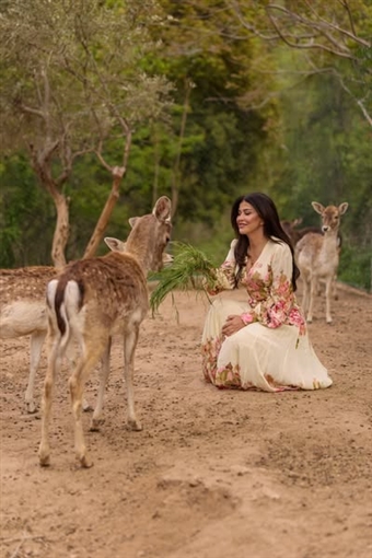  شرطة_الموضة: جومانا مراد تطعم الغزال بفستان خريفي سعره 39 ألف جنيه